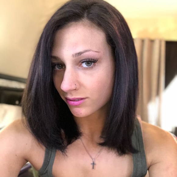 Meet your Posher, Amanda - Picture 4 of 7